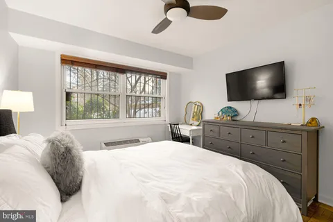 $280,000 | 1801 Clydesdale Place Northwest, Unit 222, Washington, DC 20009