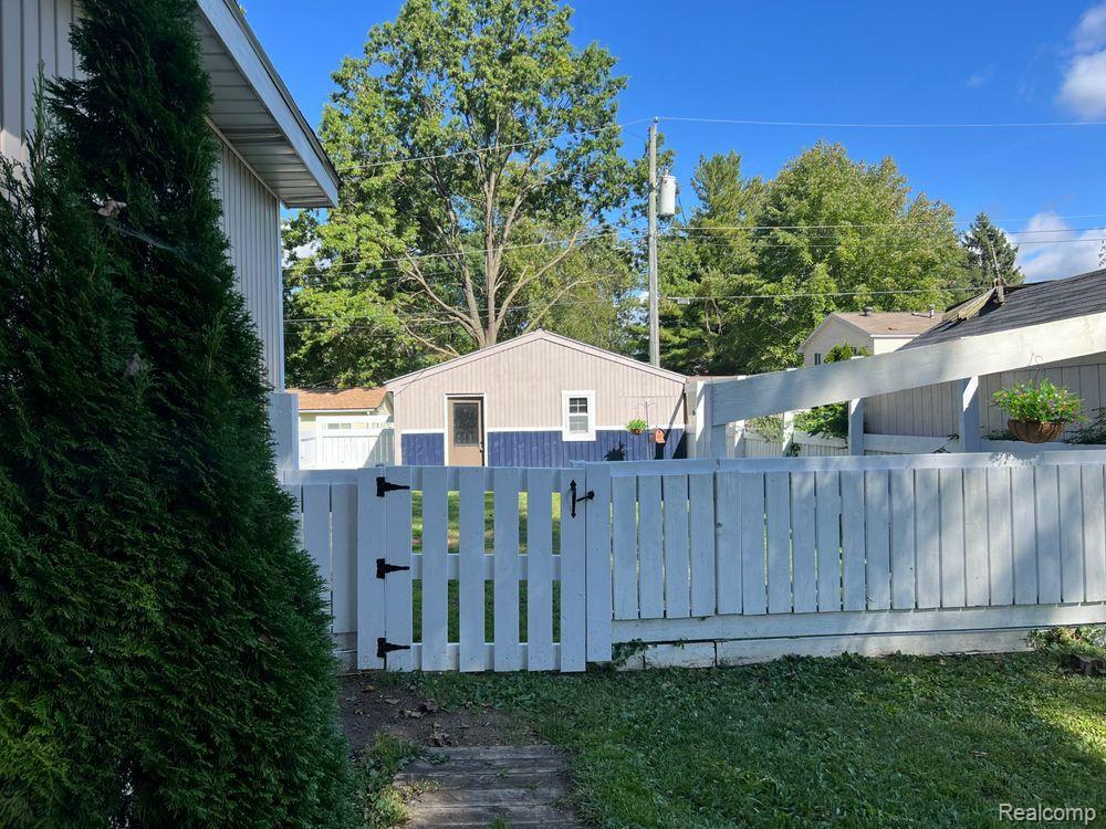 2323 Pleasant Ridge Howell, MI 48843 - Photo 28 of 40 Gallery Image 28