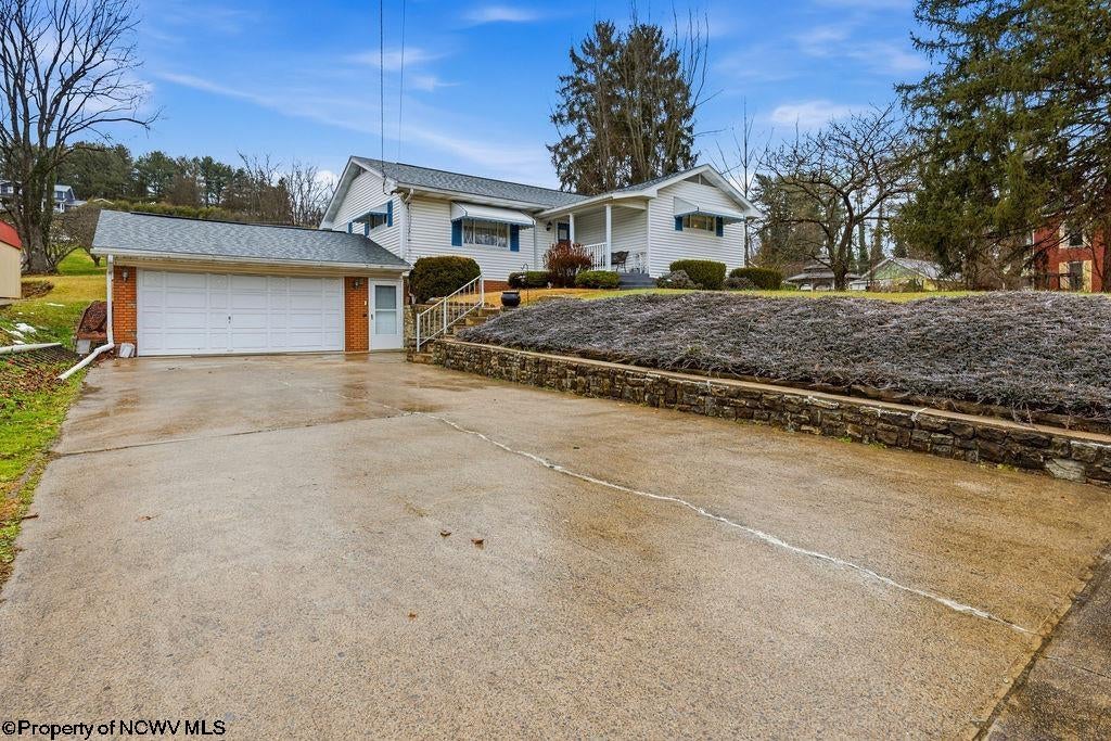 1804 Pleasant Valley Road Fairmont, WV 26554 - Photo 4 of 49 Gallery Image 4