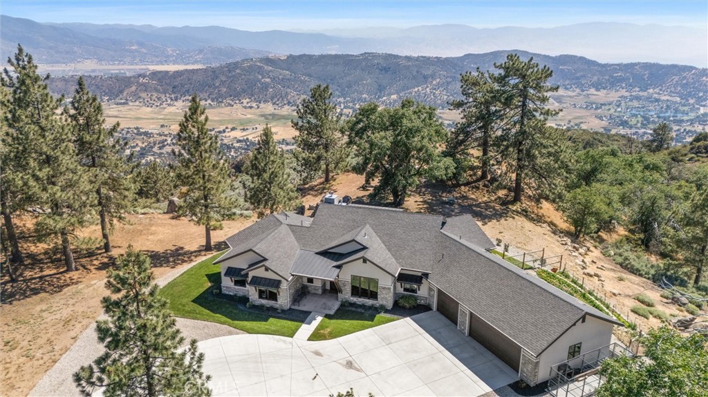 27300 Stirrup Way Tehachapi, CA 93561 - Photo 41 of 45 an aerial view of house with yard and mountain