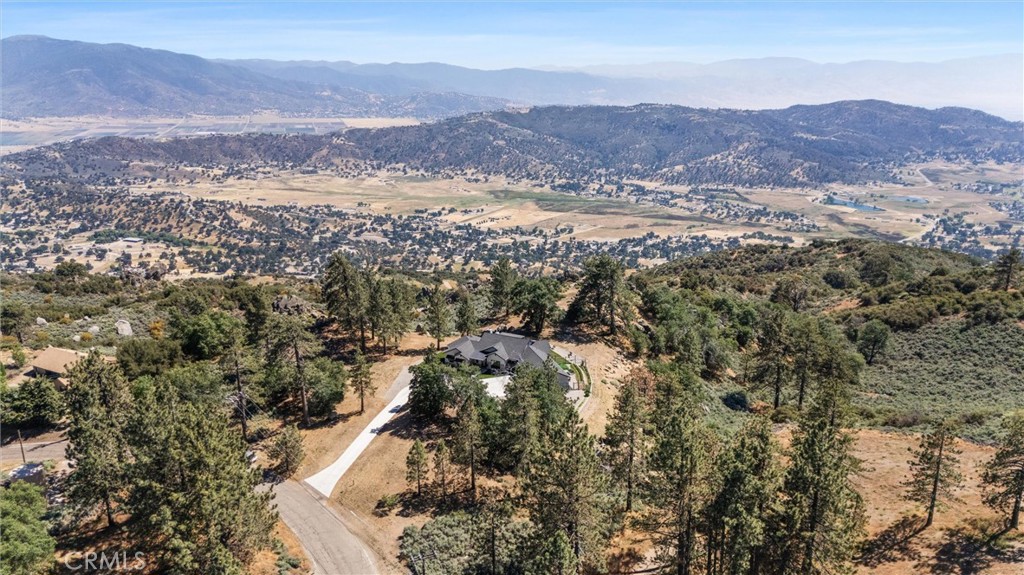 27300 Stirrup Way Tehachapi, CA 93561 - Photo 42 of 45 a view of city and mountain