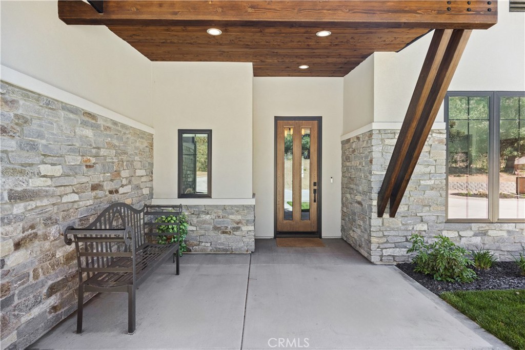 27300 Stirrup Way Tehachapi, CA 93561 - Photo 6 of 45 a view of an entryway with a livingroom