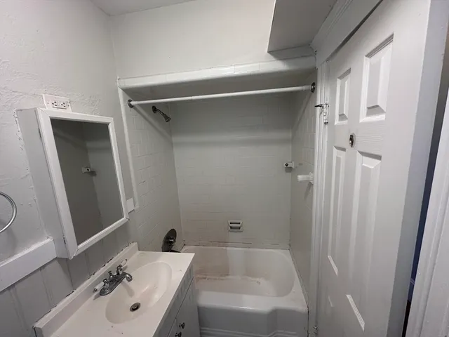 $1,700 | 268 Washington Avenue, Unit 15, Chelsea, MA 02150