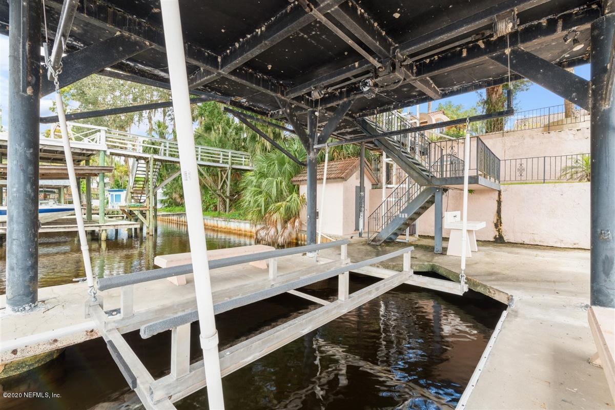117 River Road Satsuma, FL 32189 - Photo 17 of 50 Boat Lift
