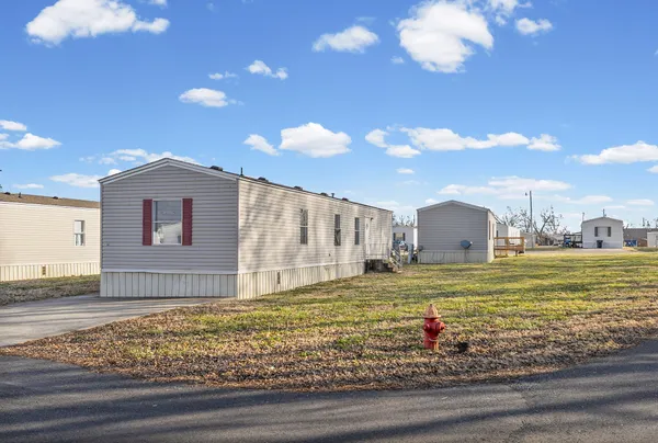 $1,050 | 802 Monroe Lane, Oak Grove, KY 42262