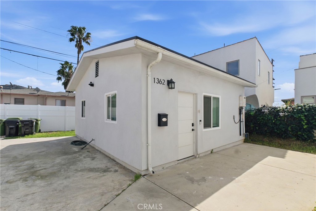 1364 Ridgeley Drive Los Angeles, CA 90019 - Photo 16 of 25 a view of a house with porch