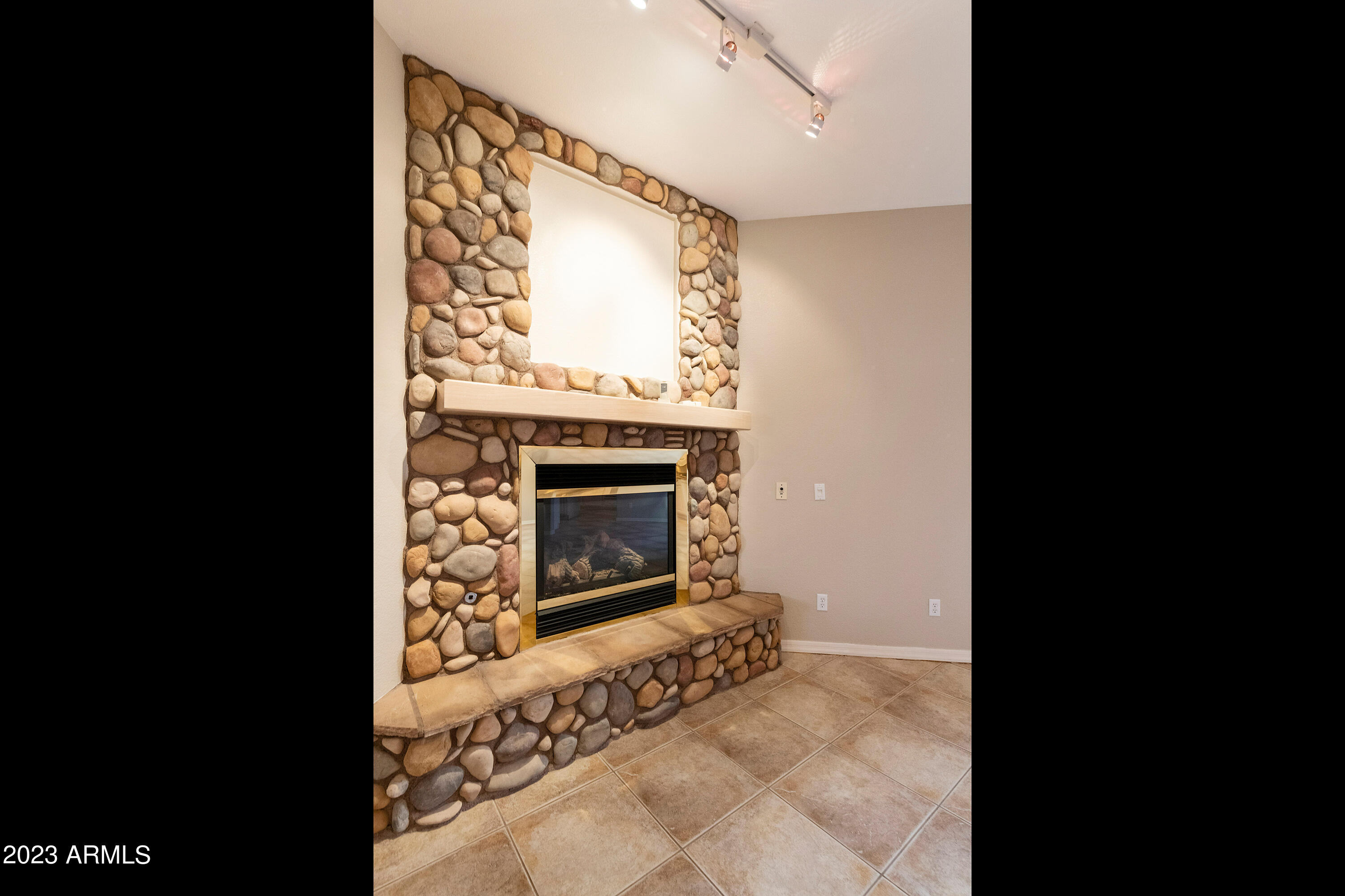 4498 East Walnut Road Gilbert, AZ 85298 - Photo 8 of 49 4498 E-011-024-PAT 4305-MLS_Size