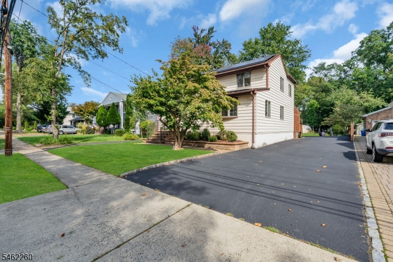 23 Evergreen Avenue Springfield, NJ 07081 - Photo 3 of 37 Gallery Image 3