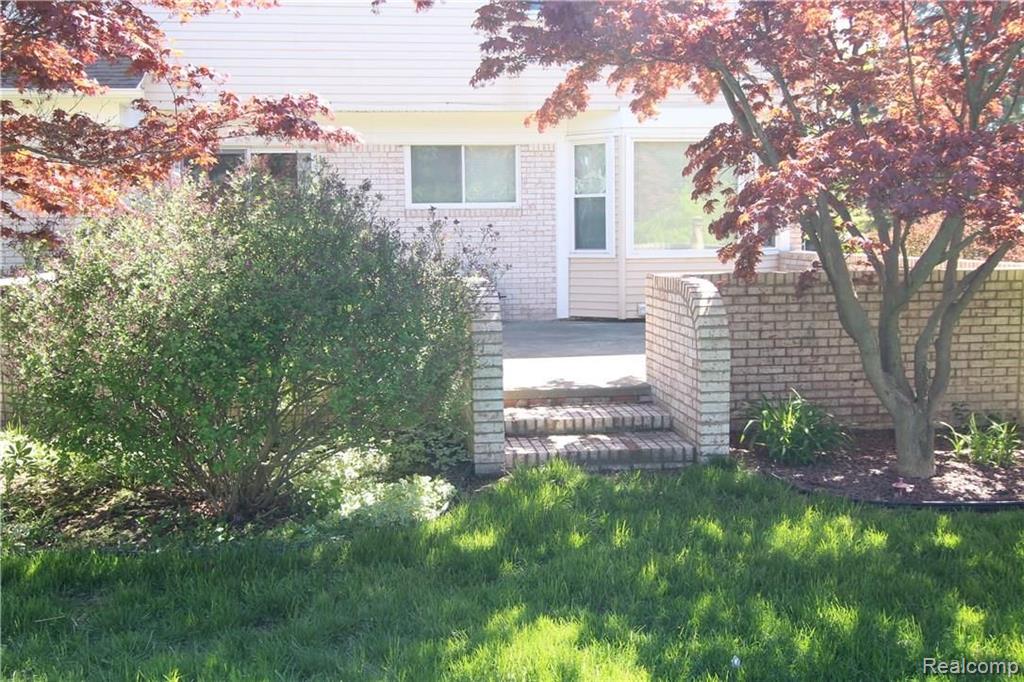 816 Hampton Circle Rochester Hills, MI 48307 - Photo 7 of 35