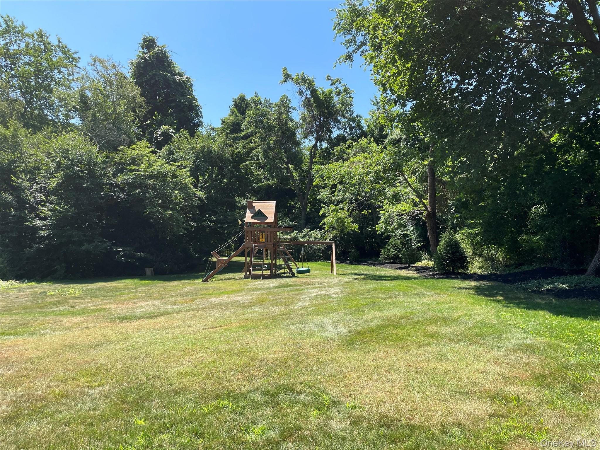 6 Beech Hill Road Huntington, NY 11743 - Photo 17 of 19