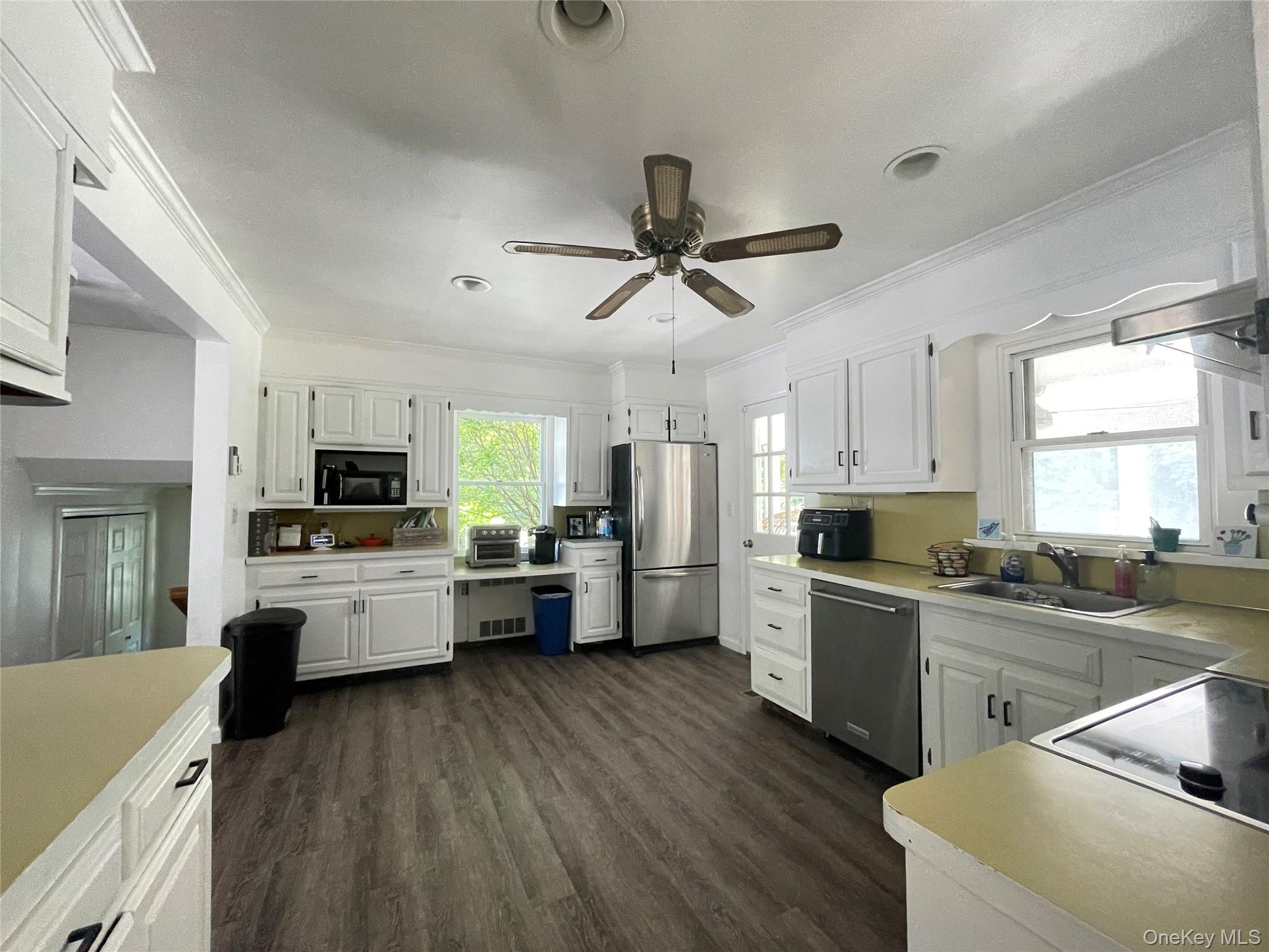 6 Beech Hill Road Huntington, NY 11743 - Photo 7 of 19