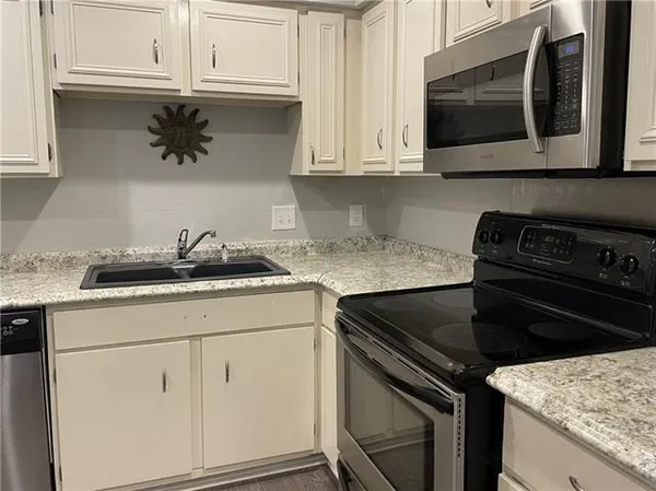 $1,200 | 1161 Lake Avenue, Unit 222, Metairie, LA 70005
