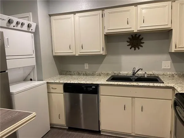 $1,200 | 1161 Lake Avenue, Unit 222, Metairie, LA 70005
