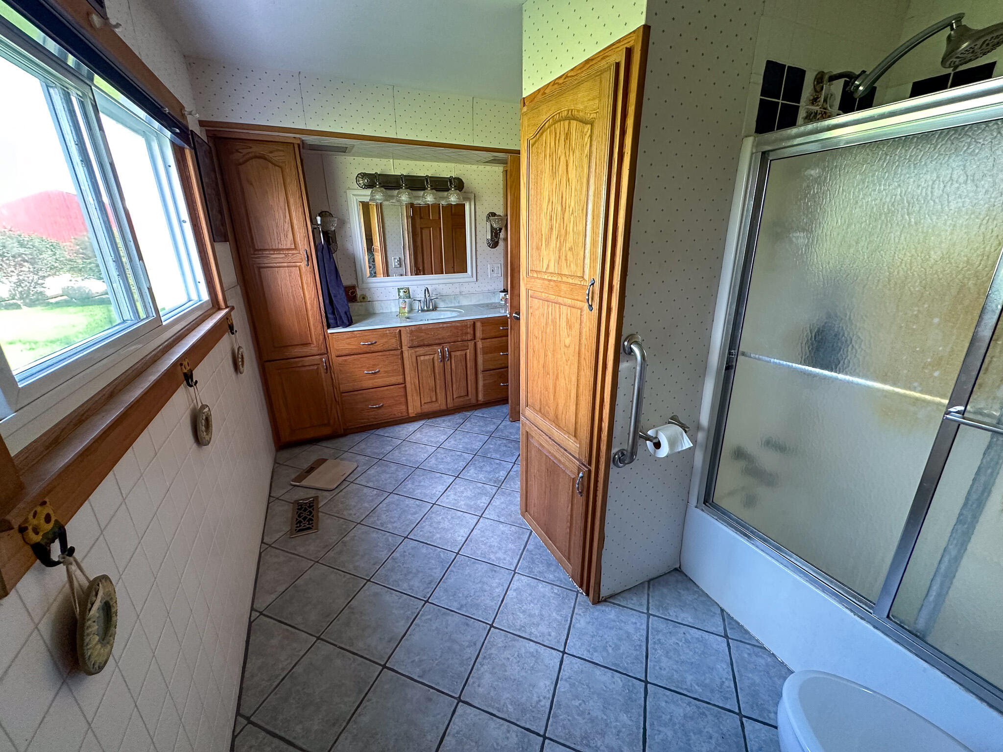 634 East Girard Road Quincy, MI 49082 - Photo 37 of 75 Master Bath 1