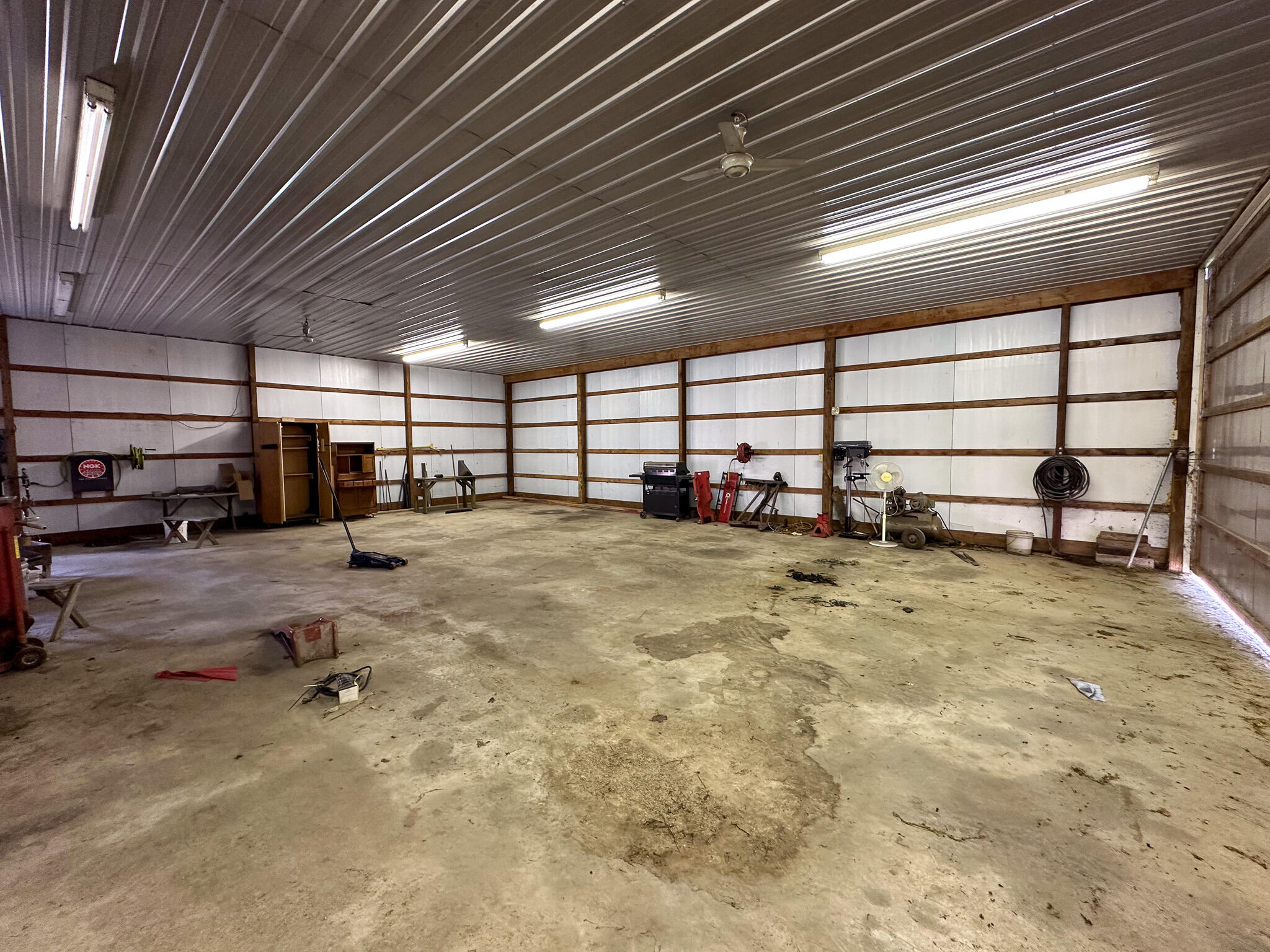 634 East Girard Road Quincy, MI 49082 - Photo 57 of 75 Inside Hanger 1