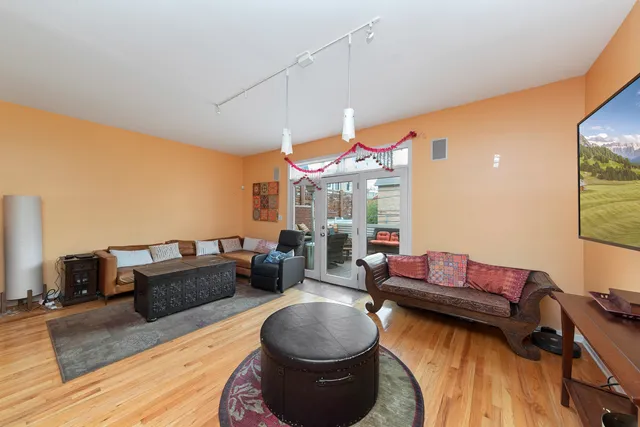 $990,000 | 535 North Wood Street, Chicago, IL 60622