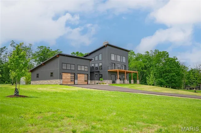 $1,189,000 | 2813 Tyrol Rdg Drive, Innsbrook, MO 63390