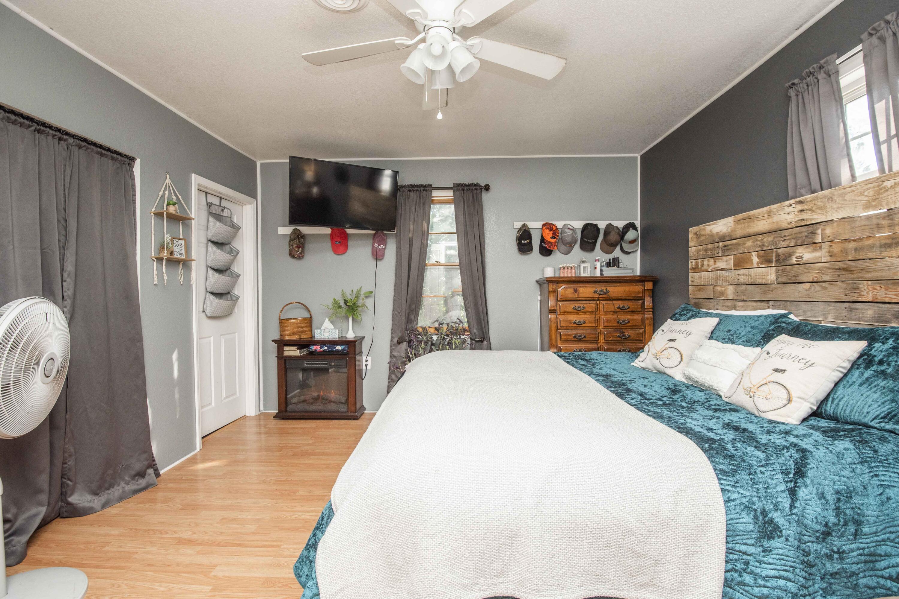 2535 Fodderstack Mountain Loop Greeneville, TN 37745 - Photo 21 of 42 master bed 3_1