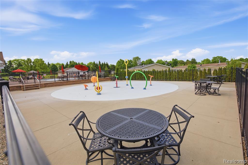 9857 Rembrandt Way Fenton, MI 48430 - Photo 42 of 44