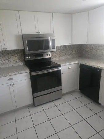 $1,550 | 400 18th Street, Unit P5, Vero Beach, FL 32960