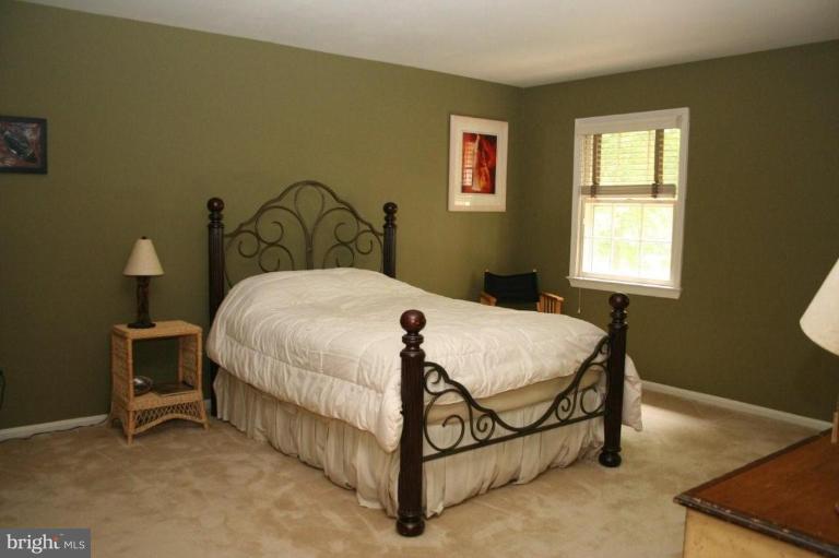 2440 Brussels Court Reston, VA 20191 - Photo 8 of 16 Large room with huge closet & lux bath
