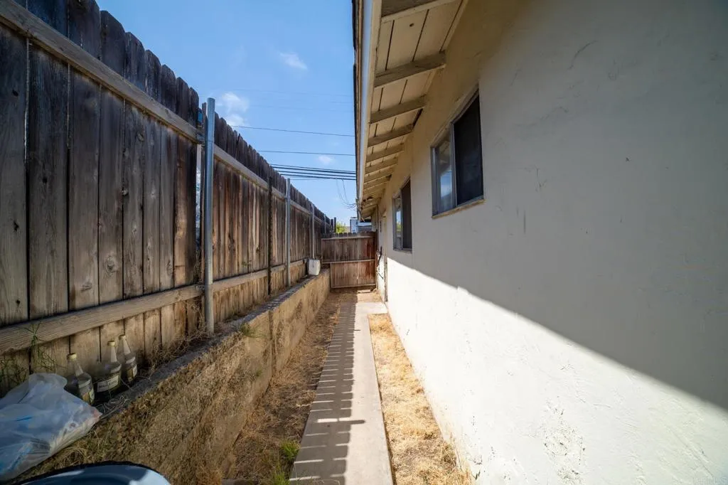 271 Quintard Street Chula Vista, CA 91911 - Photo 5 of 29