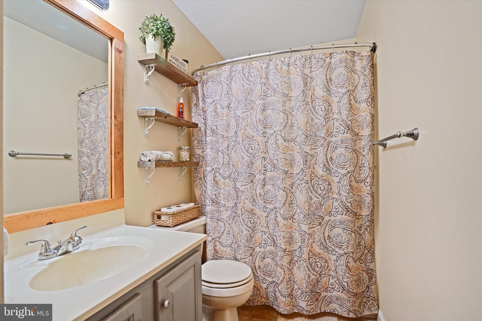 5 Chestnut Run Elizabethtown, PA 17022 - Photo 15 of 25 Full Bath