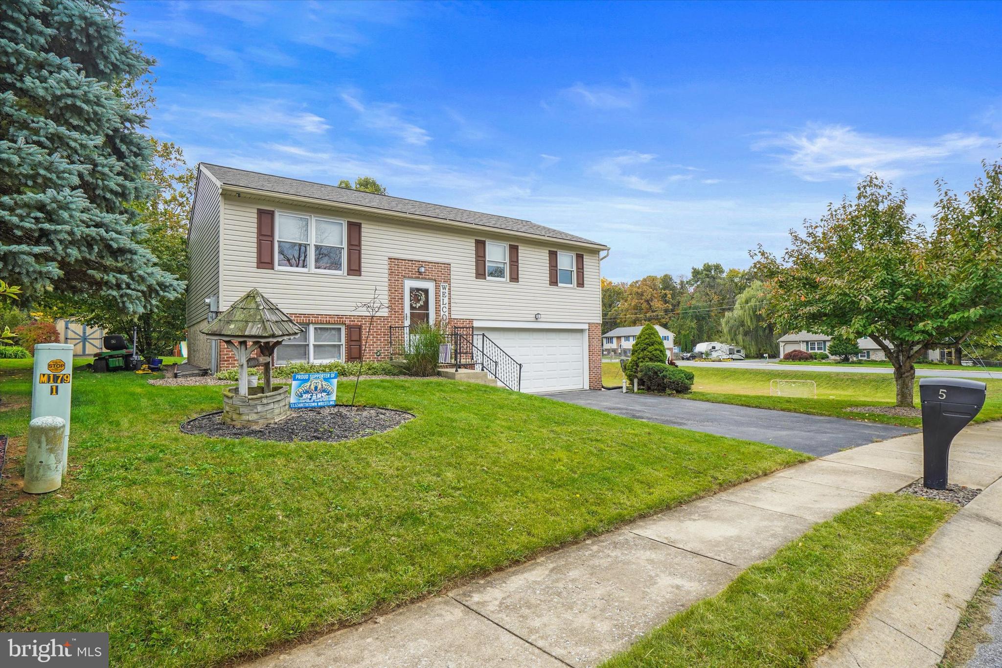 5 Chestnut Run Elizabethtown, PA 17022 - Photo 2 of 25 Front