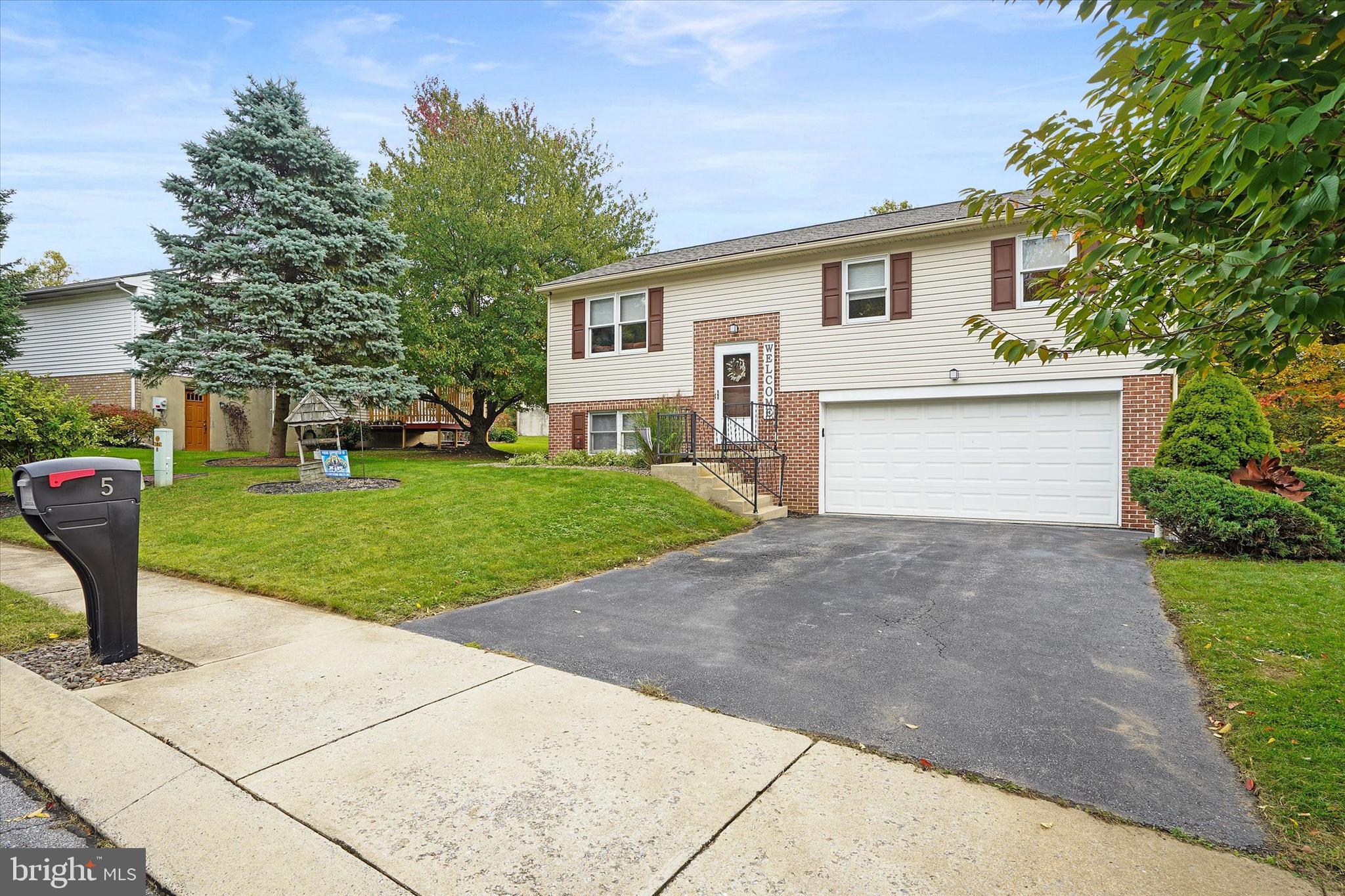 5 Chestnut Run Elizabethtown, PA 17022 - Photo 3 of 25 Front
