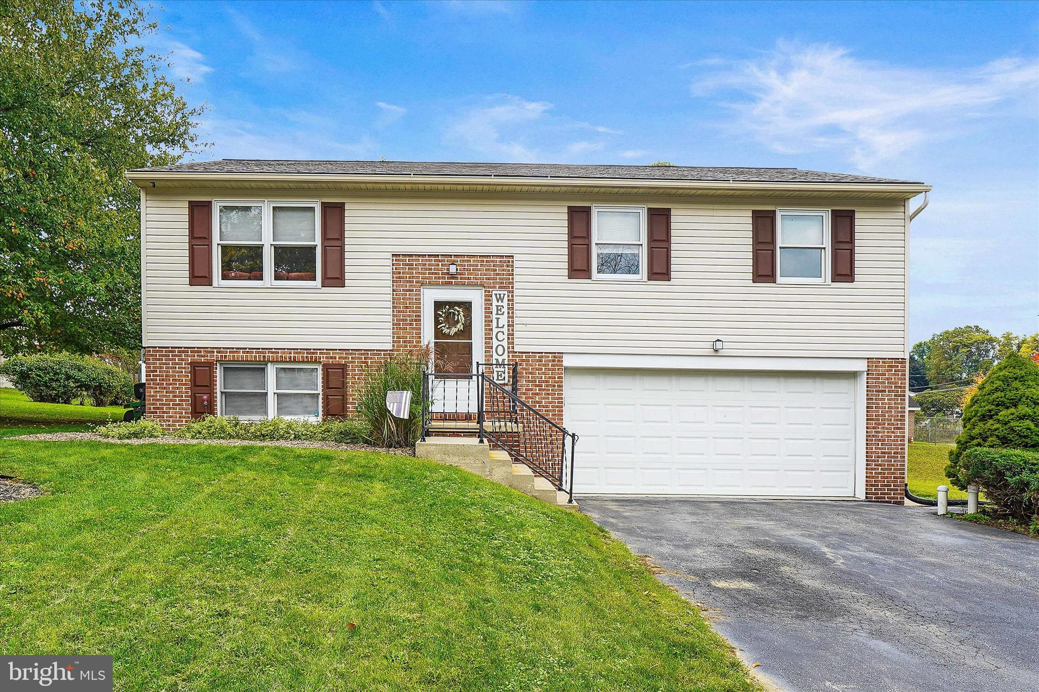 5 Chestnut Run Elizabethtown, PA 17022 - Photo 4 of 25 Front
