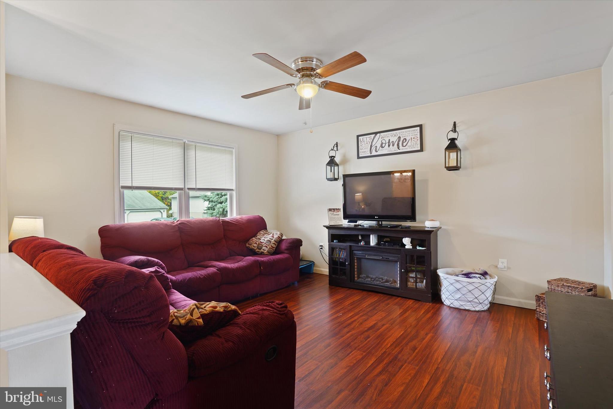 5 Chestnut Run Elizabethtown, PA 17022 - Photo 6 of 25 Living Room