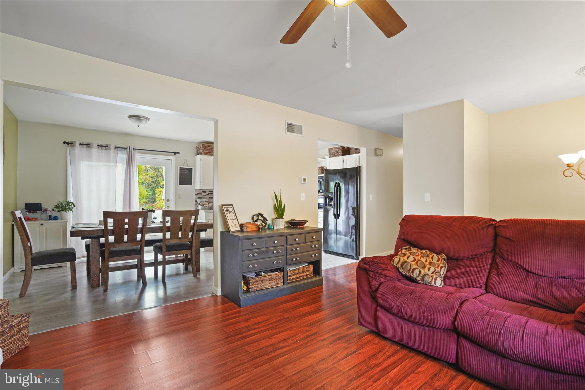 5 Chestnut Run Elizabethtown, PA 17022 - Photo 7 of 25 LIving Room