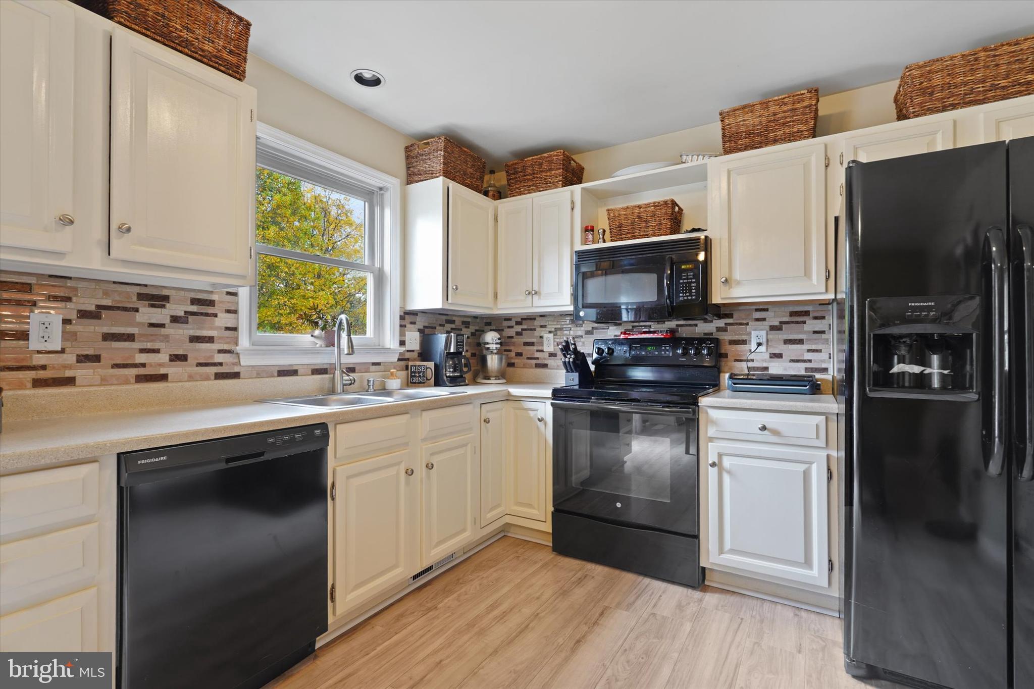 5 Chestnut Run Elizabethtown, PA 17022 - Photo 9 of 25 Kitchen