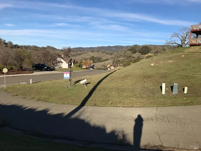 a view of houses with sky view