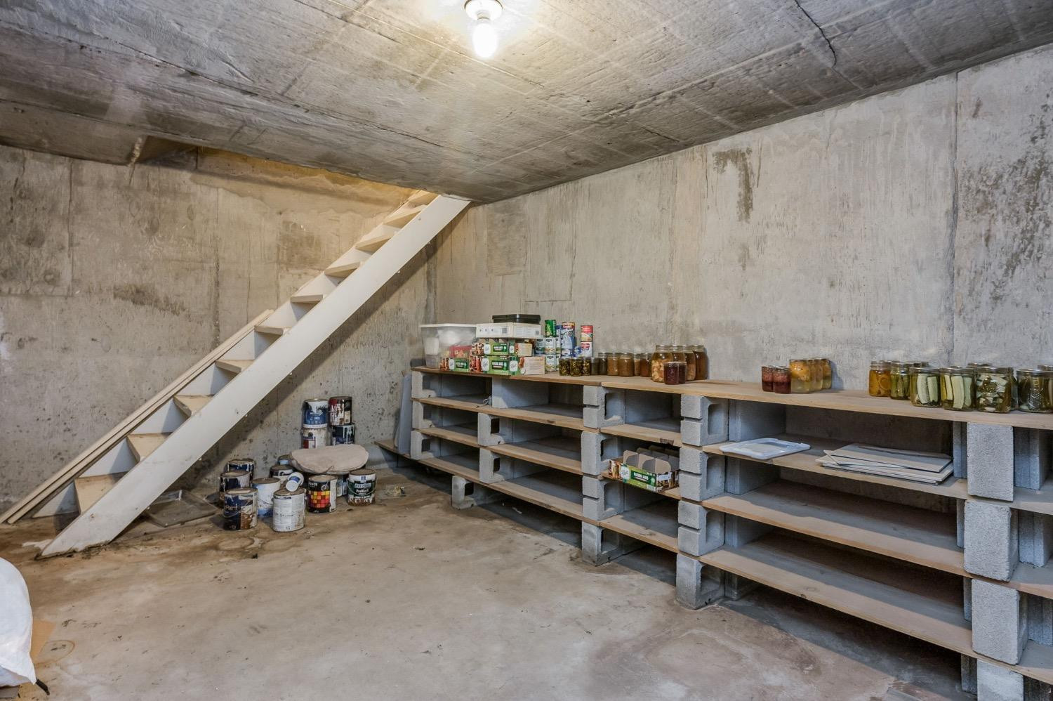 1401 County Road Z Plainview, TX 79072 - Photo 27 of 41 a view of a room with gym equipment