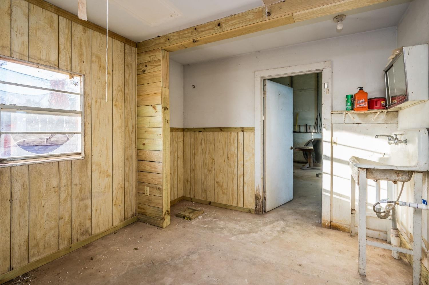 1401 County Road Z Plainview, TX 79072 - Photo 31 of 41 a view of a storage & utility room