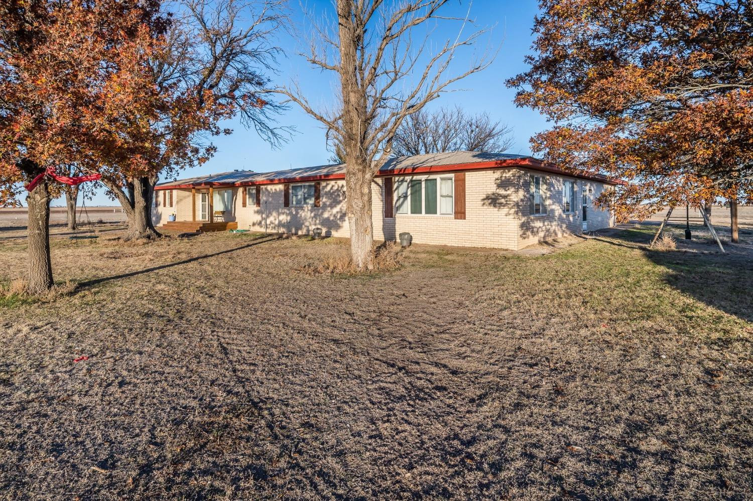 1401 County Road Z Plainview, TX 79072 - Photo 4 of 41 a white house that has a tree in front of it