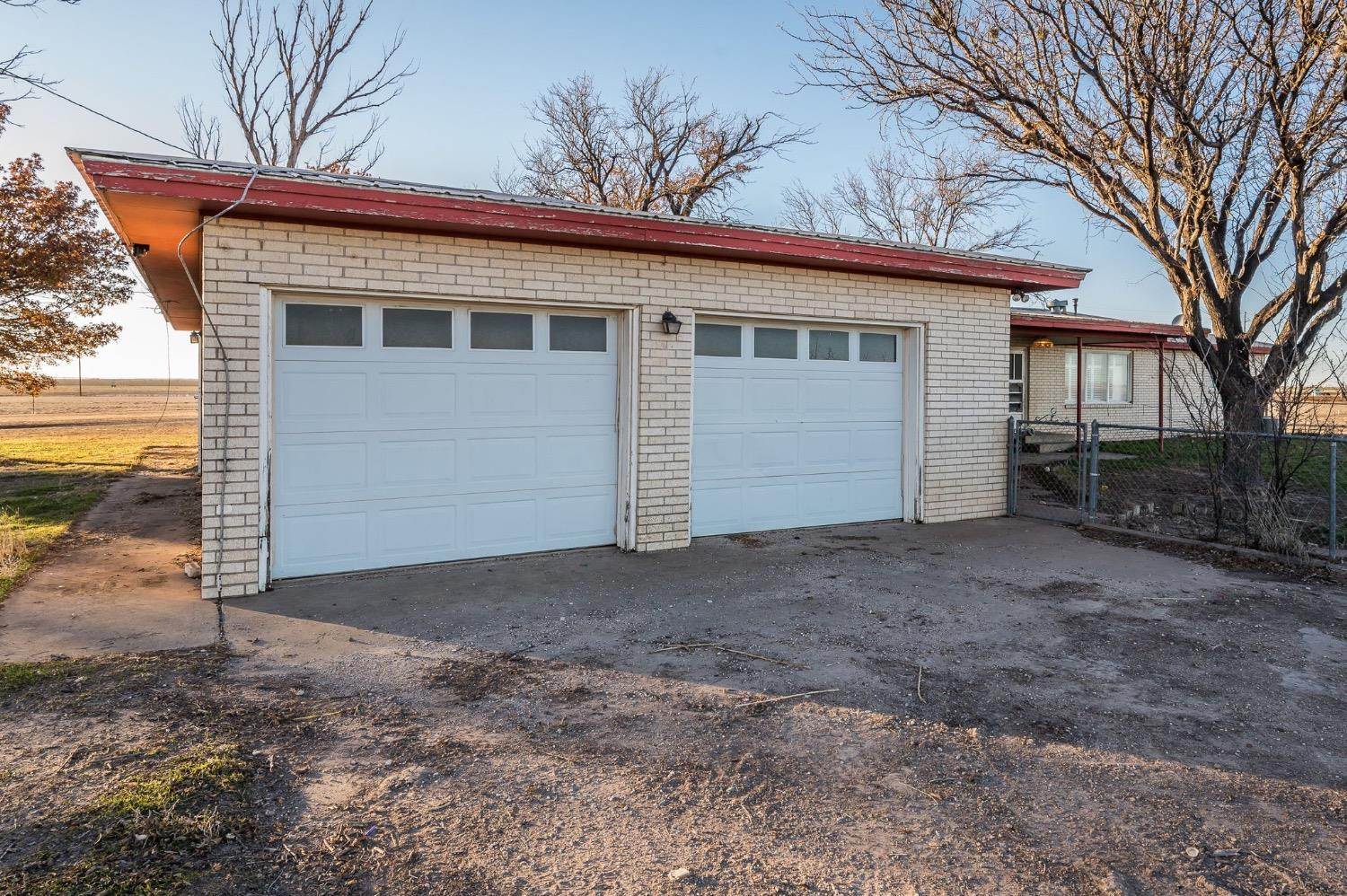 1401 County Road Z Plainview, TX 79072 - Photo 5 of 41 a view of a house with a backyard