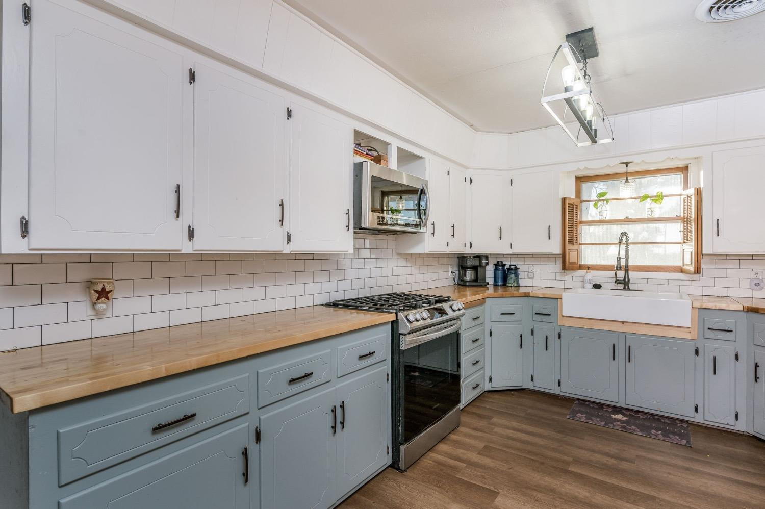 1401 County Road Z Plainview, TX 79072 - Photo 8 of 41 a kitchen with a sink cabinets and window