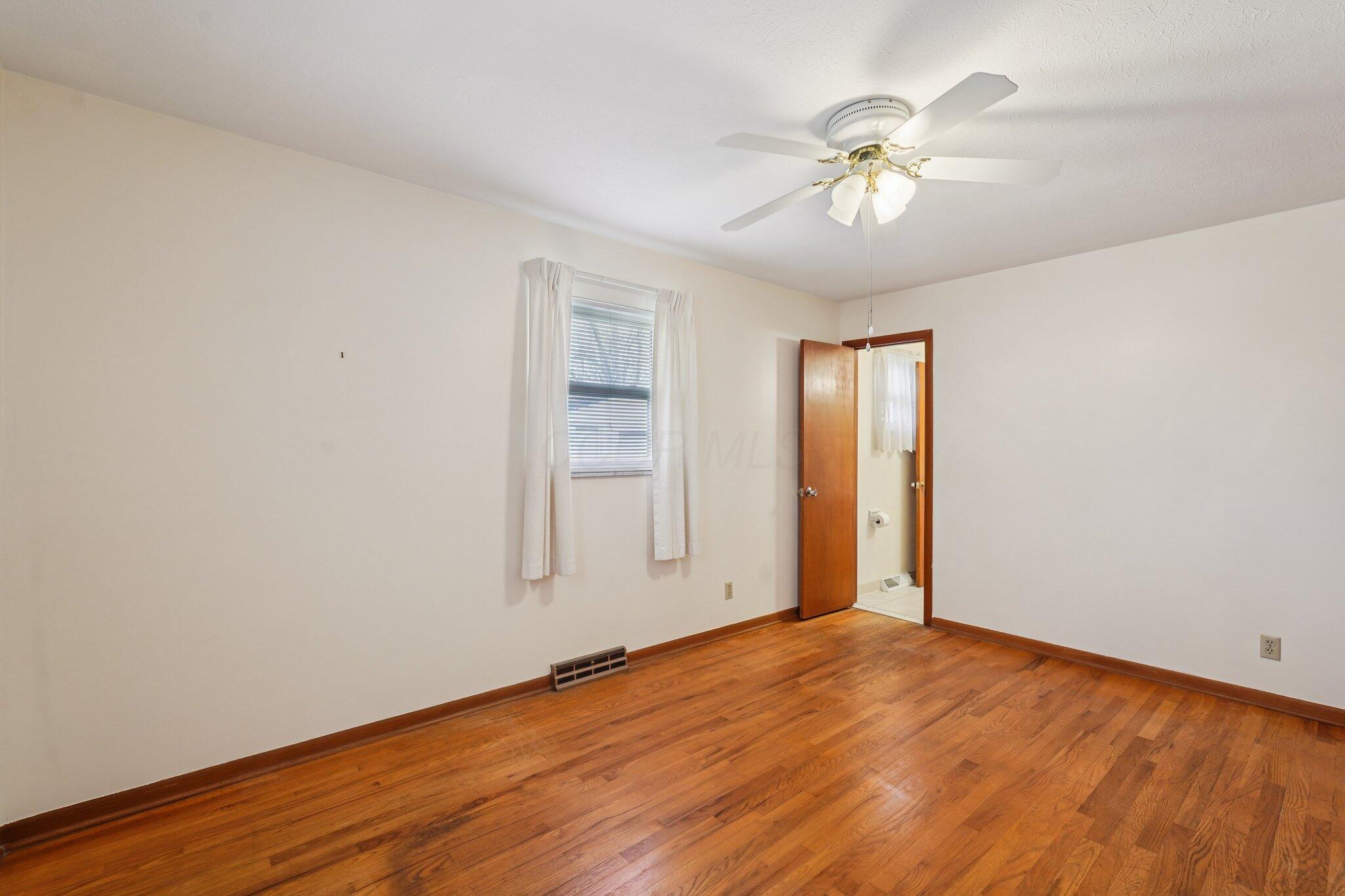 5575 Karl Road Columbus, OH 43229 - Photo 20 of 29 Owners Suite