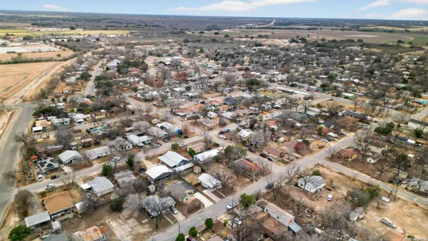 $24,000 | 527 Juarez Street, Uvalde, TX 78801