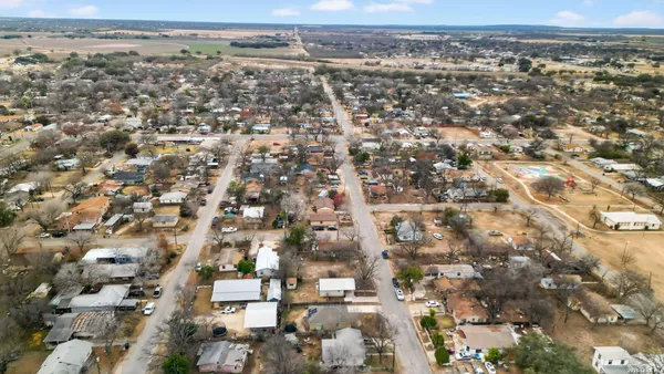 $24,000 | 527 Juarez Street, Uvalde, TX 78801