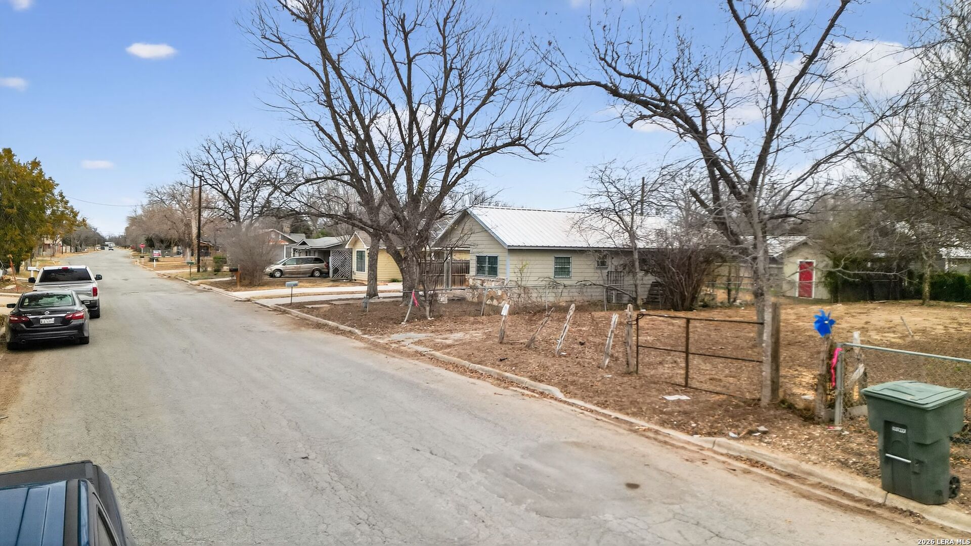 527 Juarez Street Uvalde, TX 78801 - Photo 5 of 24