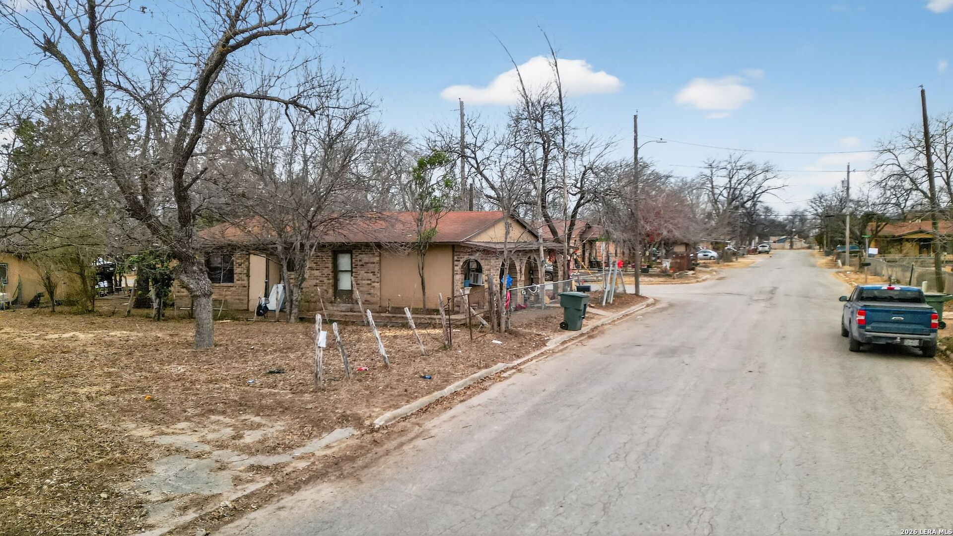 527 Juarez Street Uvalde, TX 78801 - Photo 6 of 24