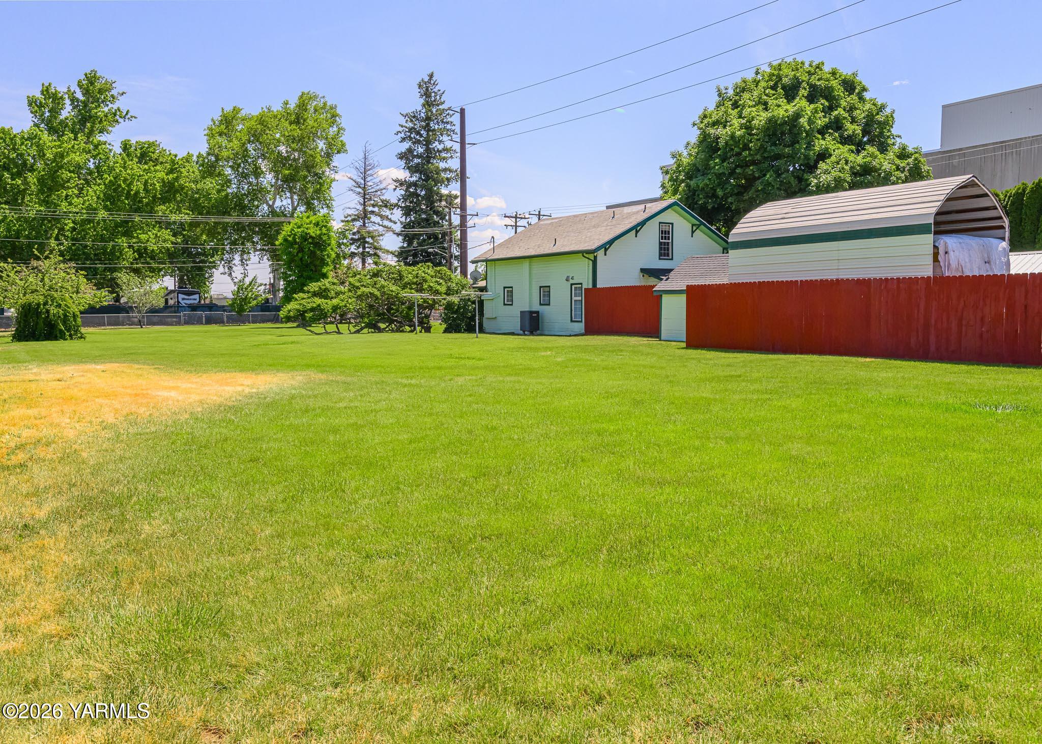 1602 Gordon Road Yakima, WA 98901 - Photo 20 of 24 14.5 side yard
