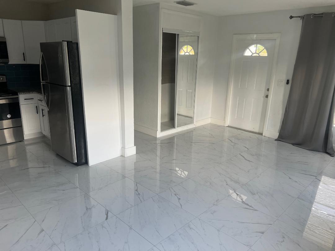 2340 Avenue M Riviera Beach, FL 33404 - Photo 5 of 10 2340Living2