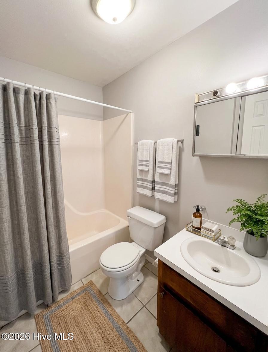945 B's Barbeque Road, Unit A AND B Greenville, NC 27834 - Photo 8 of 14 collov-ai_20260407170537_hei92t