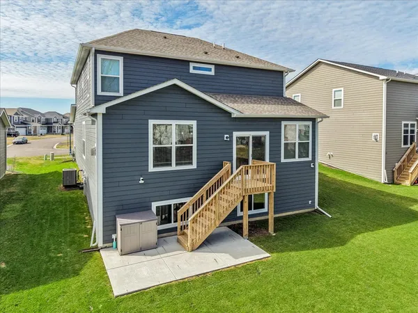 a view of house with a yard