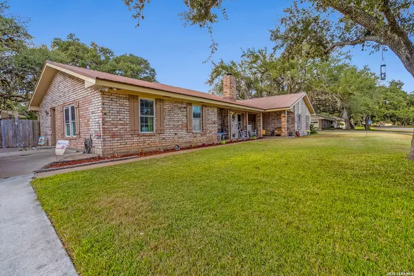 $389,000 | 34 Encino Loma, Beeville, TX 78102