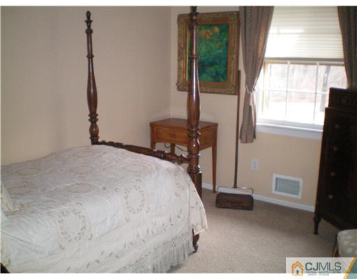 147 Dutch Road East Brunswick, NJ 08816 - Photo 12 of 22 Gallery Image 12